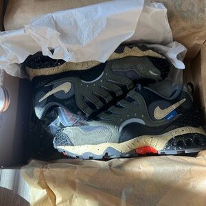 Undefeated x Air Terra Humara “cargo khaki” size 4.5 men